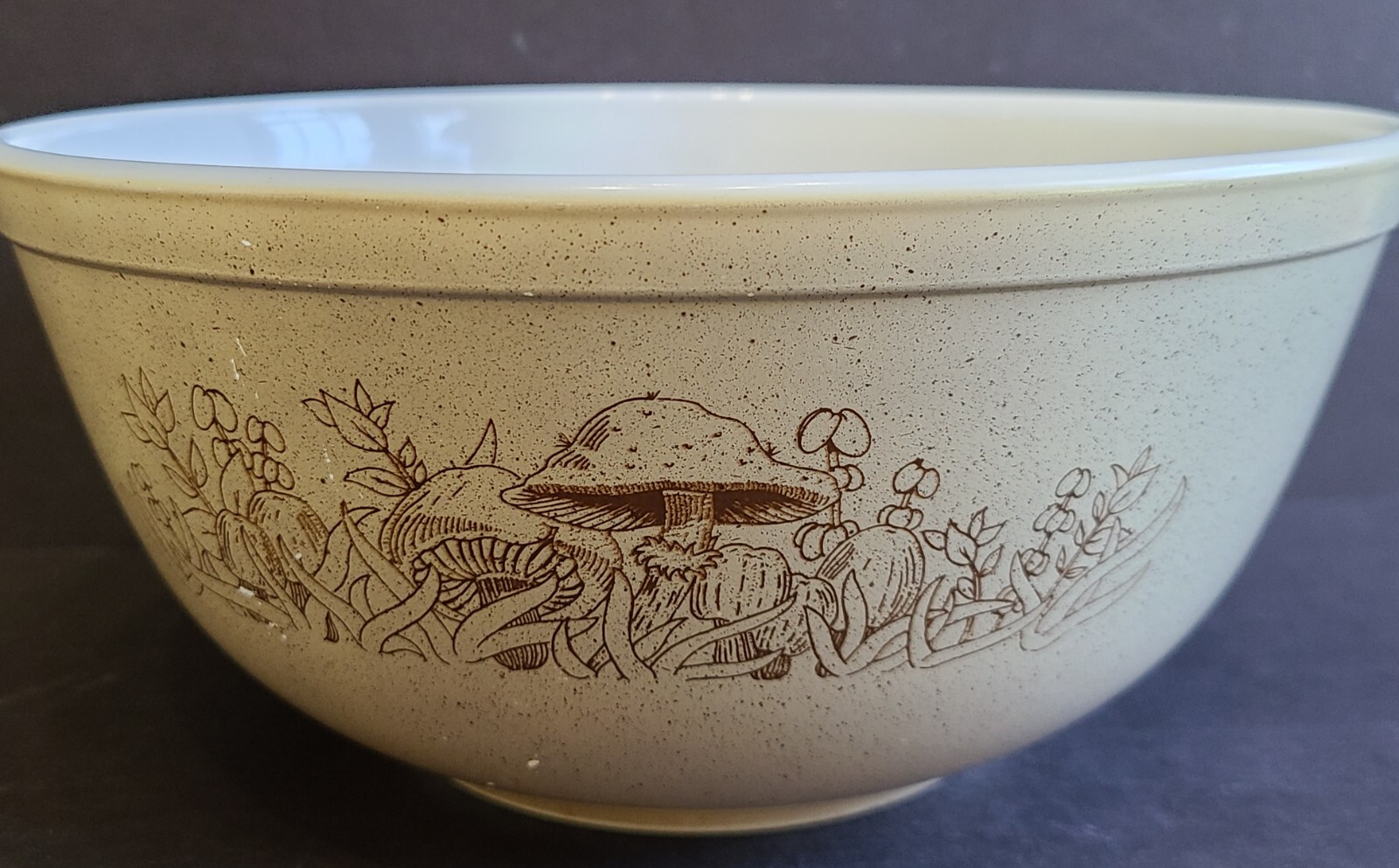 Pyrex 2.5L Mixing Bowl 403 Vintage Forest Fancies Merry Pyrex 2.5L Mixing Bowl 403 Vintage Forest Fancies Merry