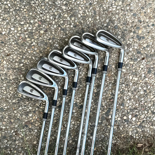 Cleveland Launcher RH Iron Set 4-PW, DW Action Lite Steel Shaft Cleveland Grips