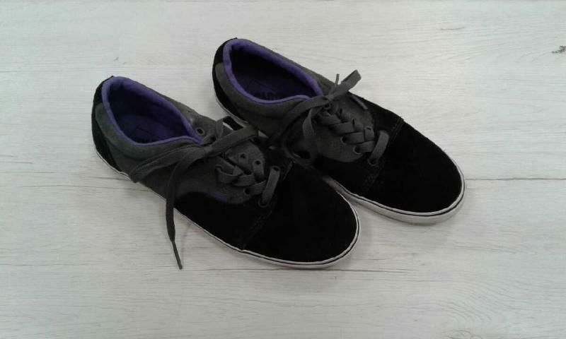 vans nere e viola