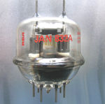832a