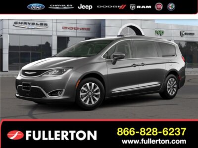 2020 Chrysler Pacifica Touring L Plus 2020 Chrysler Pacifica, Granite Crystal Metallic Clearcoat with 1 available now!