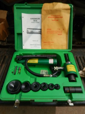 GREENLEE 7306 HYDRAULIC KNOCKOUT PUNCH SET WITH CASE AND DIE SETS CLEAN