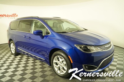 2020 Chrysler Pacifica Touring L FWD Backup Camera Parksense With Stop PushStart New 2020 Chrysler Pacifica Touring L FWD