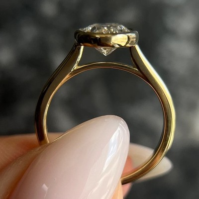 2CT Oval-Cut VVS1 Moissanite Bezel Engagement Ring Solid 10K