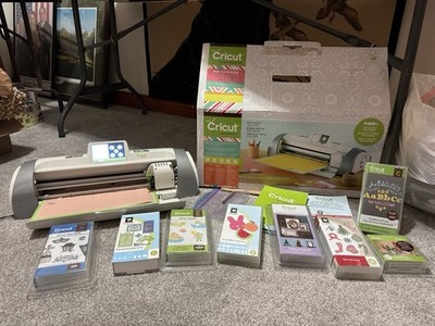Cricut Expression 2 Electronic Die Cutting Machine Bundle CREX002