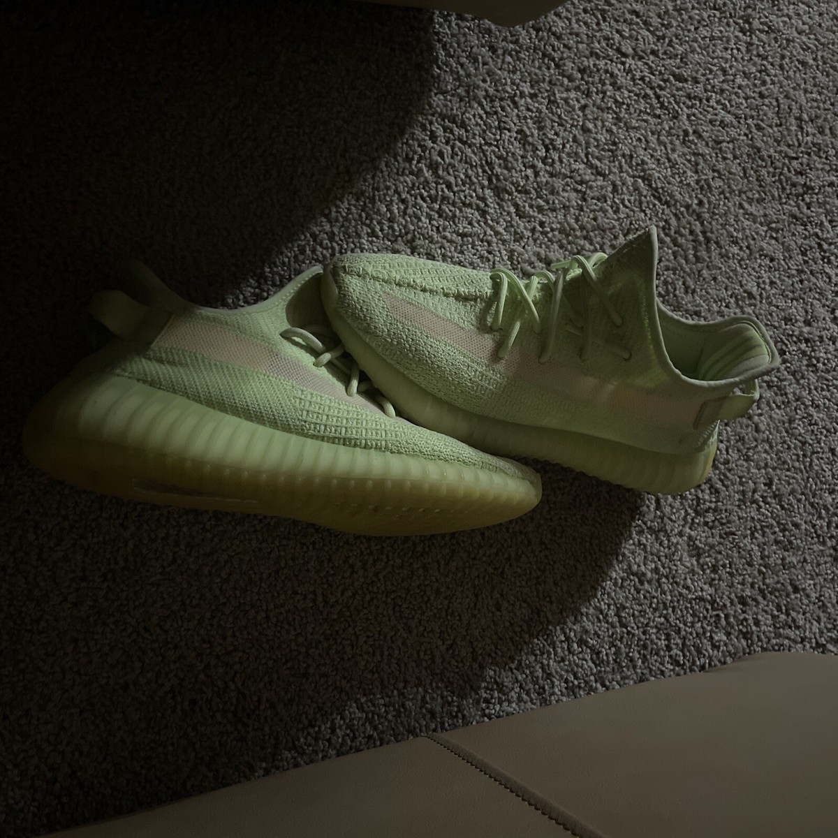 adidas yeezy boost 350 v2 glow price