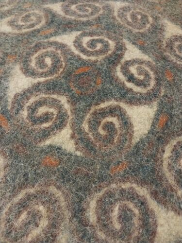 Reversible Round Felt Rug 2'10" - Sheep Wool Area Flooring Handmade Turkmen Gift - Picture 4 of 8