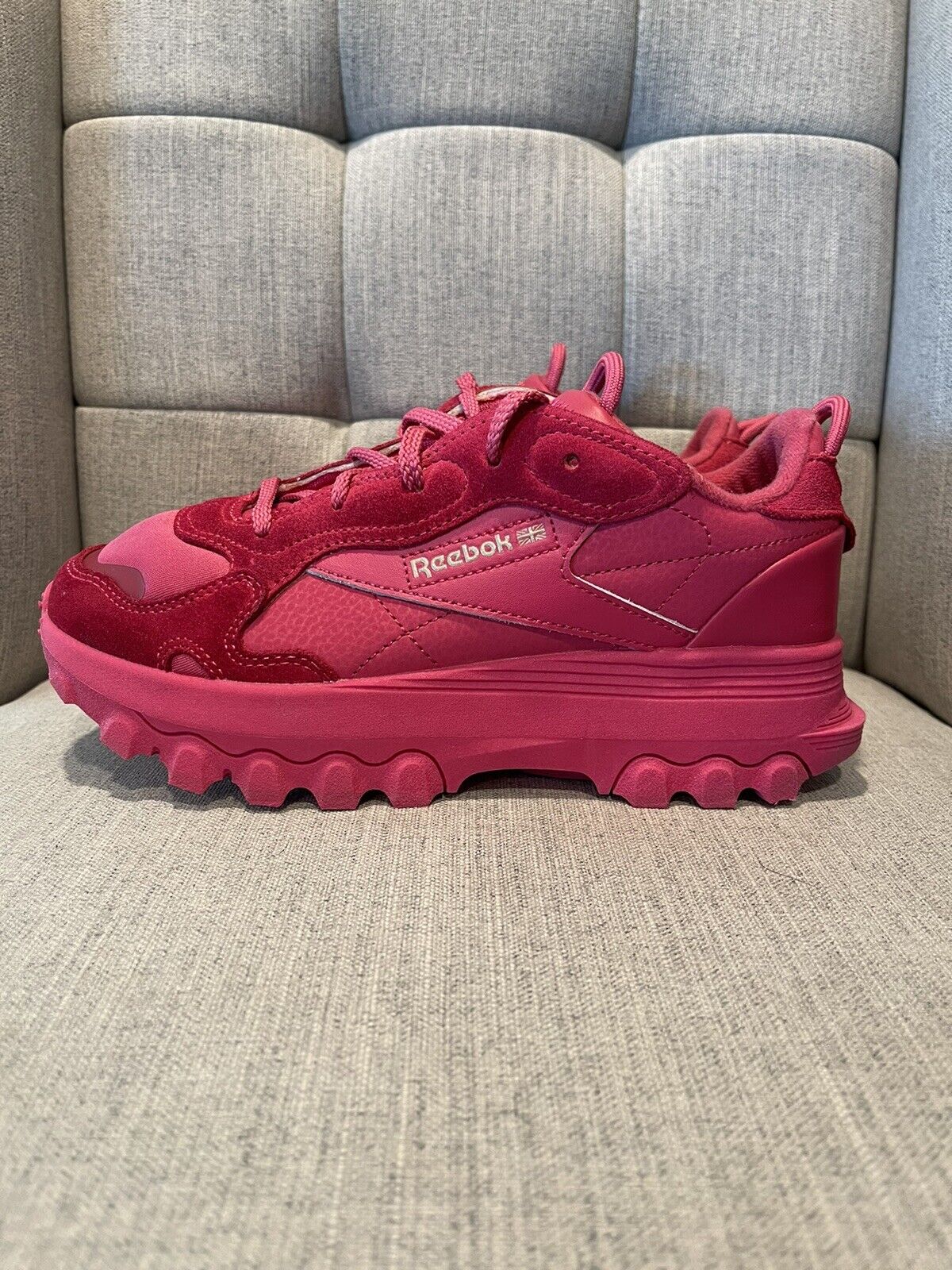 Pato martes Cayo Womens Reebok x Cardi B Classic Leather Club Astro Pink Limited Sneakers  Size 4 | eBay