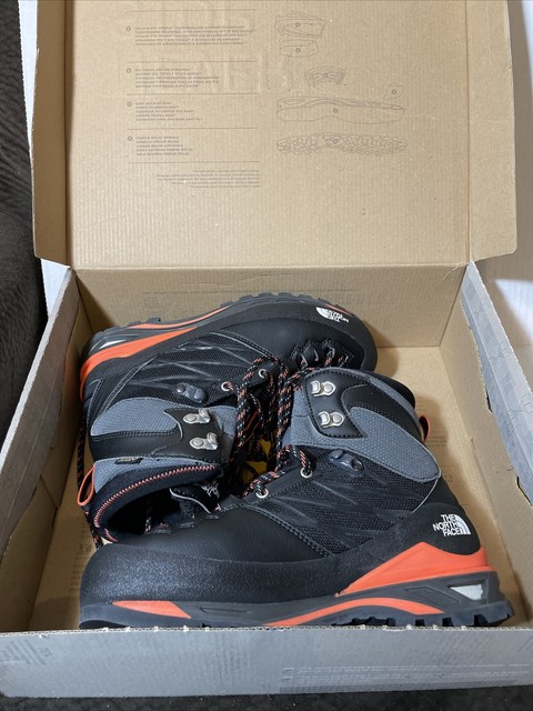 The North Face Women's Size 7 BOOTS 