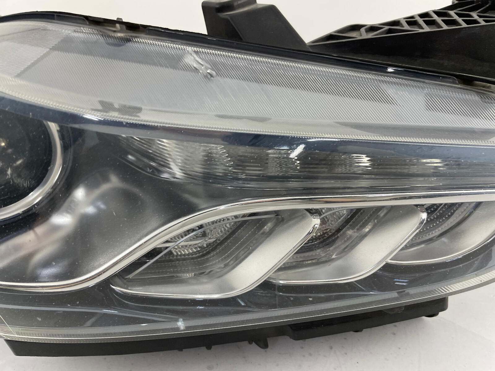 OEM | 2014 -- 2019 Maserati Ghibli HID Xenon LED Headlight (Right/Passenger)