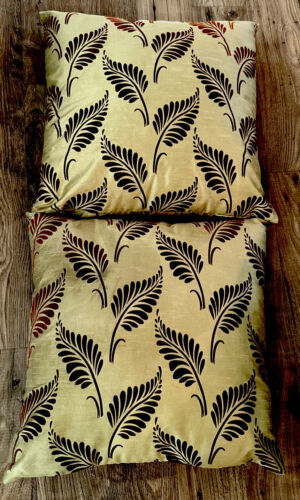 2 -Pier One Decorative Pillows Silk 18 x 18 Green W/Brown Felt Ferns - 第 1/6 張圖片