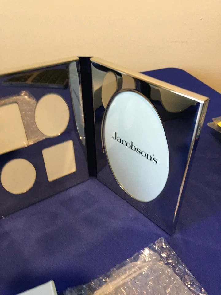 Marco de fotos triple vintage Jacobson’s tono plateado 4x6 triple pliegue terciopelo azul Foto 4 de 4