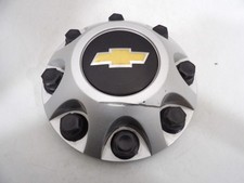 2011 2012 2013 2014- 2021 Chevrolet Silverado Hd 2500 3500 Silver Oem Center Cap 2011 2012 2013 2014- 2021 Chevrolet Silverado Hd 2500 3500 Silver Oem Center Cap