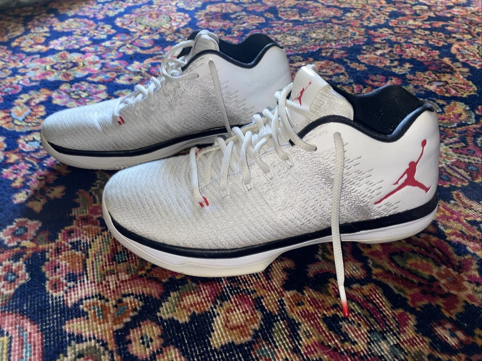 Air Jordan XXXL 31 Low Bulls 9,5 Foto 3 de 4