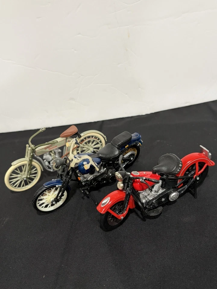 Lote de 3 motocicletas fundidas a presión Maisto Harley-Davidson 1:18 Foto 2 de 4
