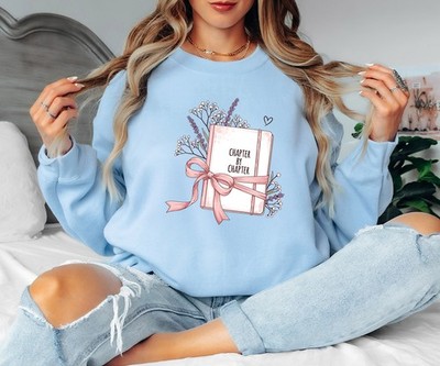 Chapter By Chapter Damen Sweatshirt süß literarisch Liebe Geschenk für Sie