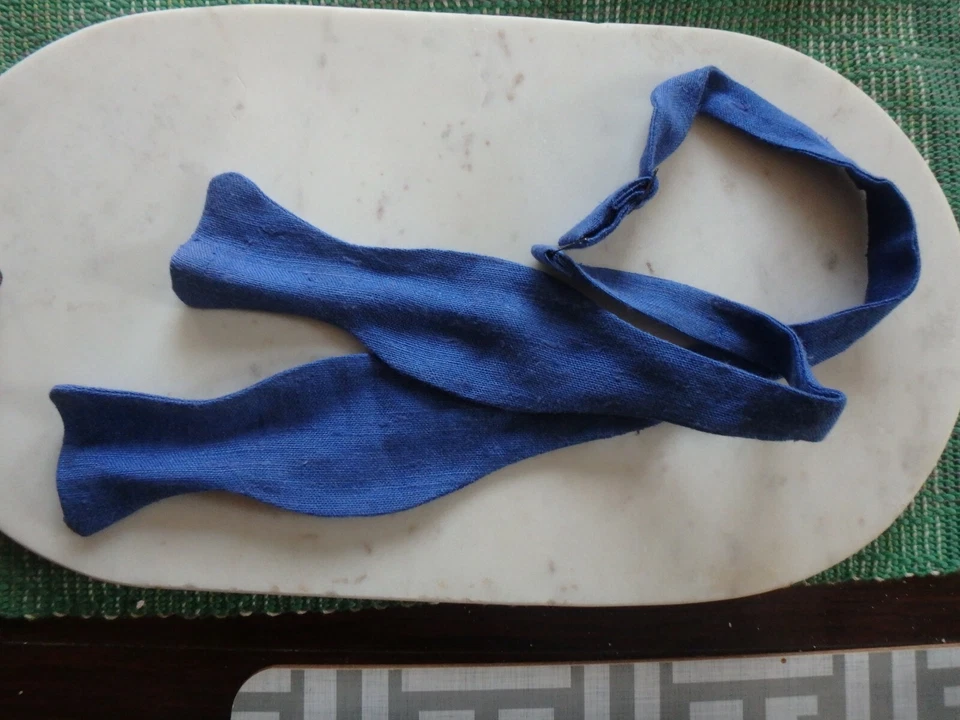 Pajarita de sarga azul Foto 2 de 3