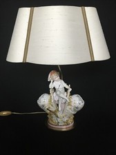 Ancienne LAMPE avec SUJET EN PORCELAINE et LAITON DORÉ Abat-jour Blanc et Or