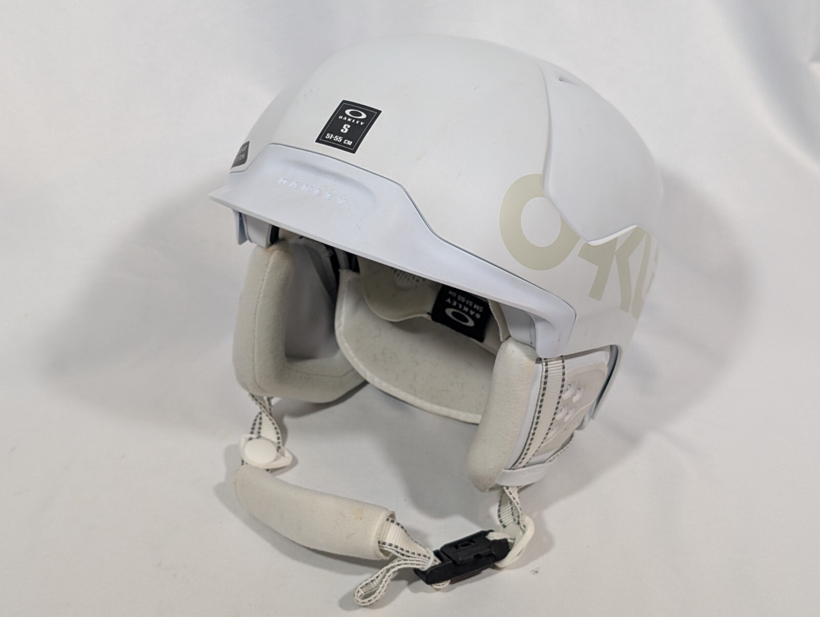 Oakley MOD5 Helmet Size S White Snowboard Ski - Good Condition, Broke Clip