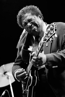 Blues guitarist singer BB King performs on stage Rome 1985 Old Photo