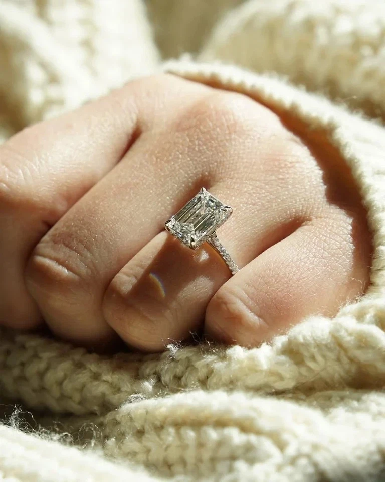 2.10Ct Emerald-Cut VS1/G Lab Grown Diamond Solitaire Wedding Ring 14K White Gold - Image 2 of 4