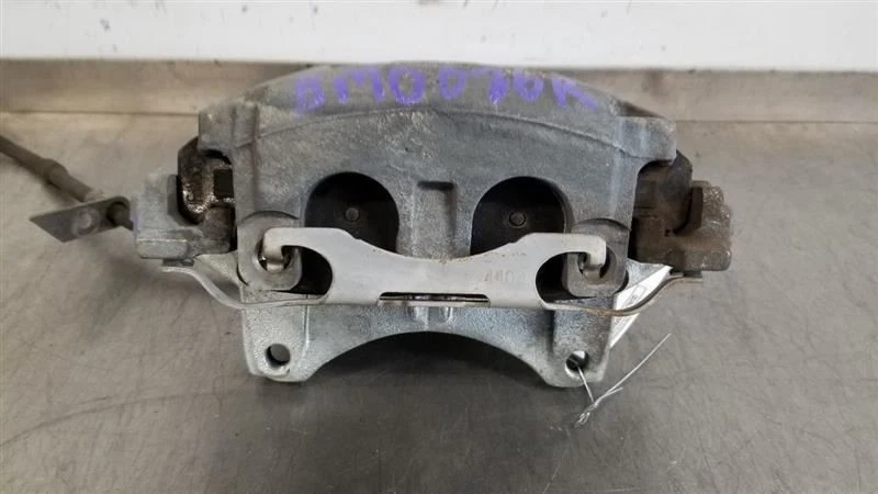 Lincoln Continental 19 2019 pinza de freno pasajero delantero derecho Foto 4 de 4