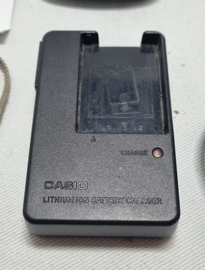 Casio Exilim EX-Z60 6MP Digital Camera Silver - Image 3 of 4