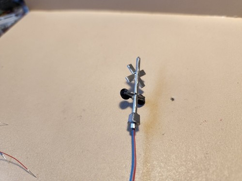 (2) N Scale Railroad Grade Crossing Signals w/ Controller - Picture 5 of 7