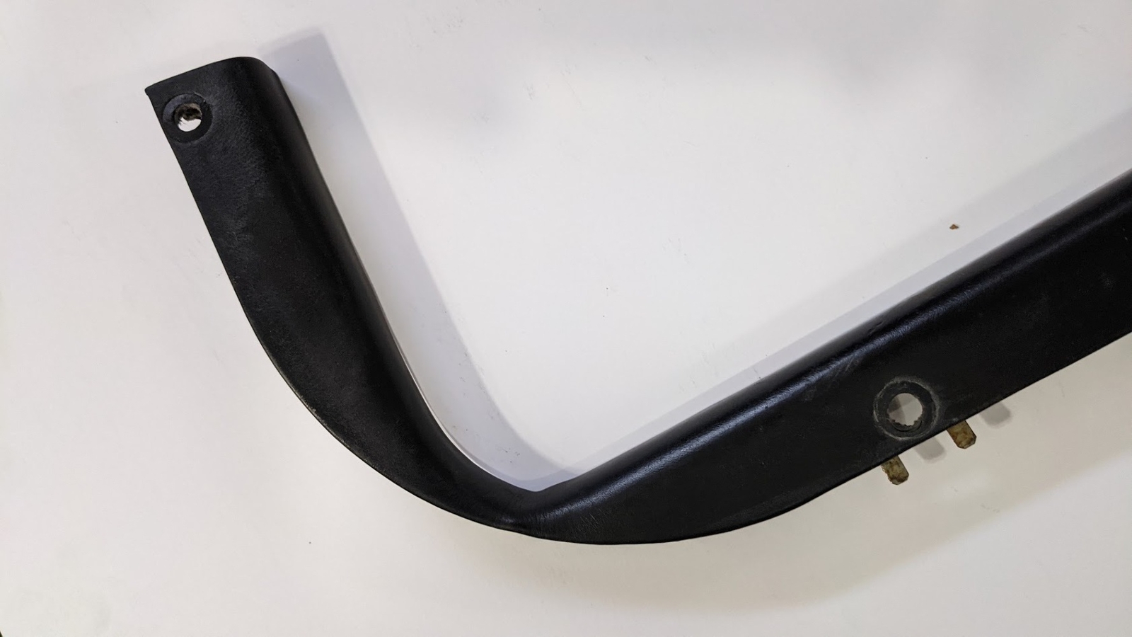 FERRARI 348 PARTS RIGHT PASIVE SEAT BELT COVER TRIM 62895300