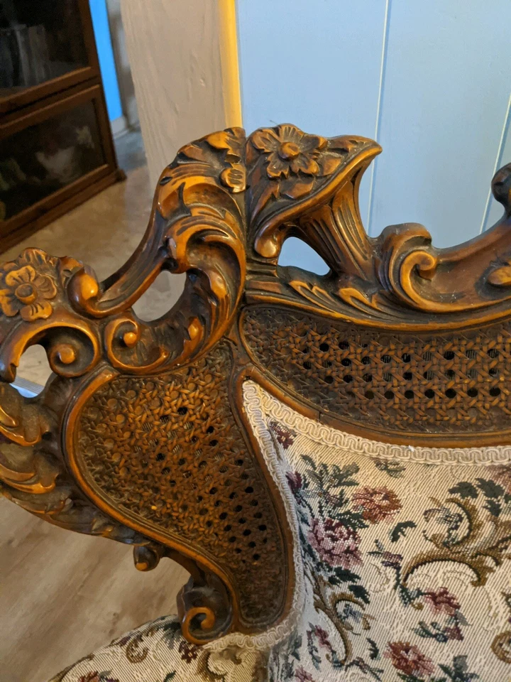 Conjunto de sofá e 2 cadeiras 1800 foi segurado por US$ 35000 - Imagem 4 de 4