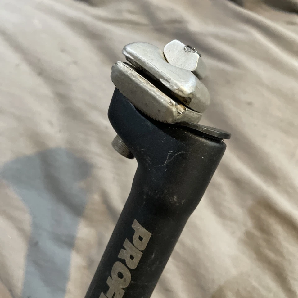 Tija de sillín de aluminio perfil 28,6 mm Foto 4 de 4