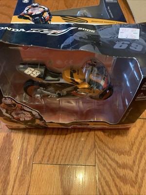 Maisto 1:18 Honda RCV 2006 Repsol Honda Team Nicky Hayden #69 Dani