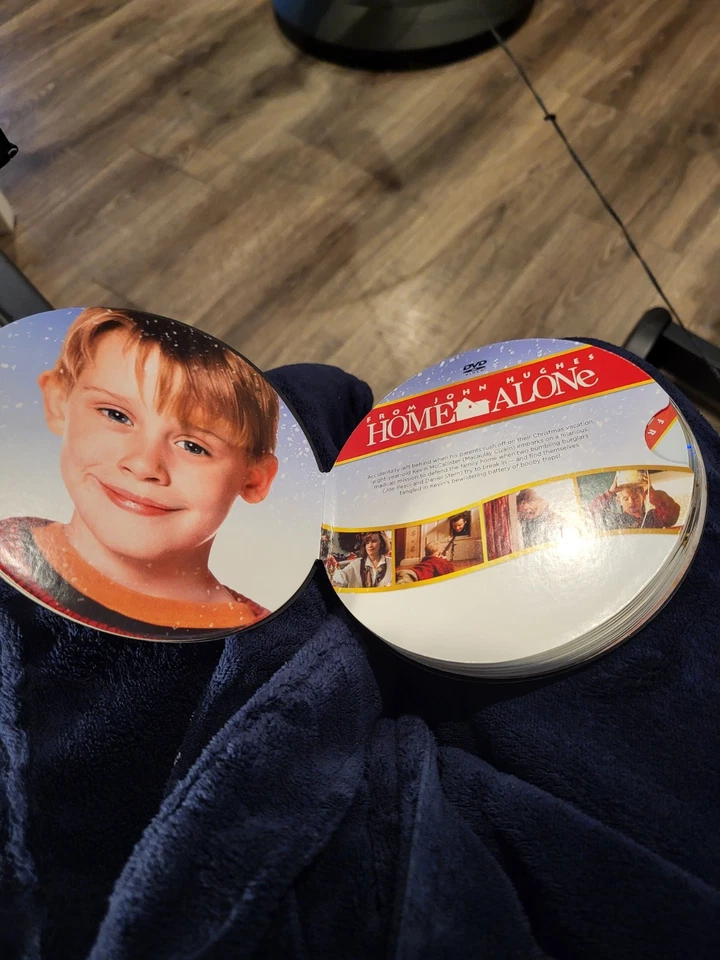 HOME ALONE Collectors Edition 25th Anniversary 5 Film DVD 2 Blu Ray Never Played - Image 4 of 4