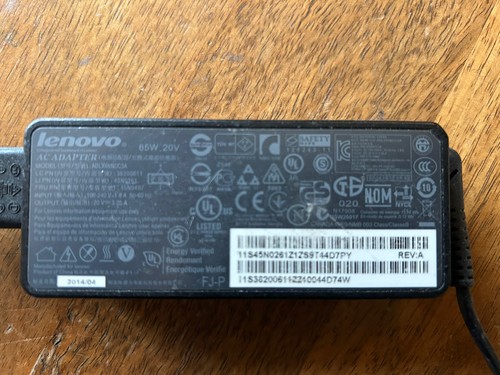 ORIGINAL LENOVO LAPTOP LADEGERÄT RECHTECKIGE SPITZE 20V - 3,25A, 65W MIT NETZKABEL
