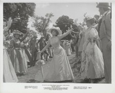 Barbra Streisand Hello Dolly Period Costume Crowd Scene Original 8x10 Photo