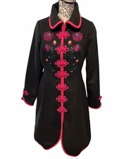 ModCloth Women’s Size Medium Black /Pink Floral Embroidery Pockets Wool Blend