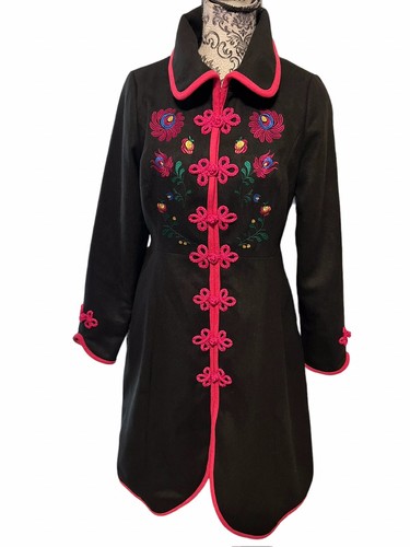 ModCloth Women’s Size Medium Black /Pink Floral Embroidery Pockets Wool Blend