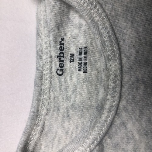 Ropa de bebé individual gris Gerber Onsie para dormir unisex 12 meses usada - Imagen 4 de 5