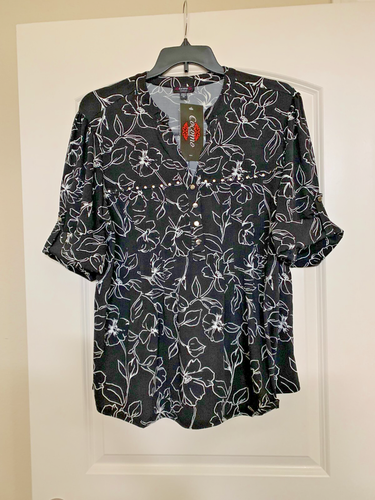 Beautiful NWT Cocomo plus size black and white floral studded pintuck top 2X