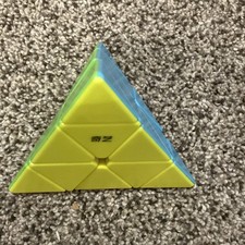 Rompecabezas QiYi Pyraminx Pyramid 3x3 cubo/giro