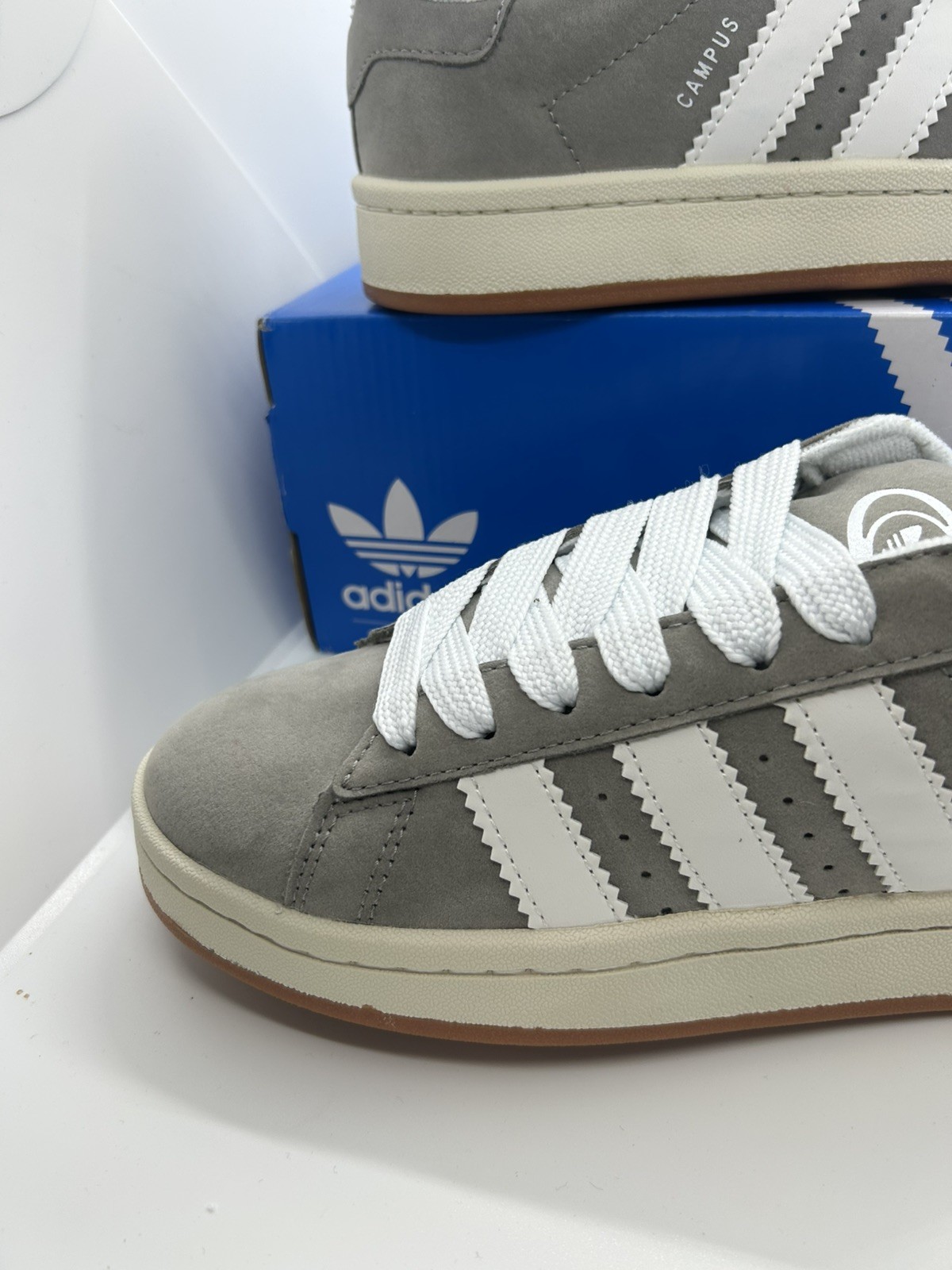 Adidas Campus Size 6.5 UK Good Unisex Shoe Grey /White image 3