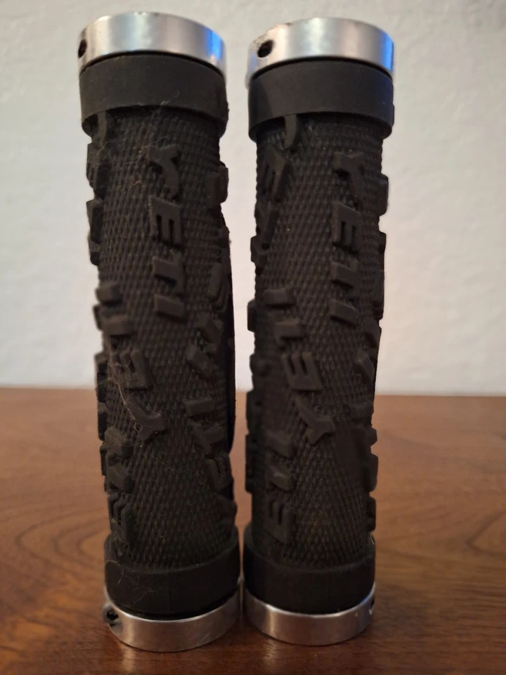 YETI ODI Lock-On Mountain Bike Grips - Silver Collars - 120mm - Image 2 of 4