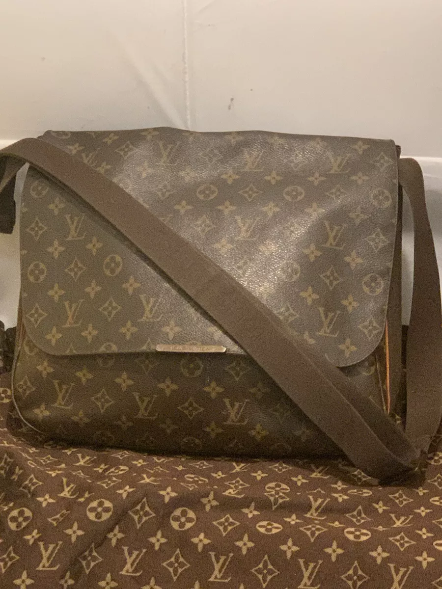 LOUIS VUITTON CROSSBODY BAG EXTRA LARGE PERFECT FOR LABTOP /BUSINESS