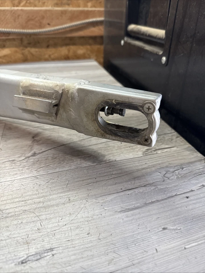 Suzuki RMZ250 2004 basculante brazo oscilante suspensión perno roto Foto 3 de 4