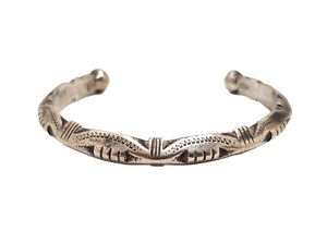 Vintage 70% Silver Southwestern Inspired 7.7 mm Wide Cuff Bracelet, 6.75", 30.3g