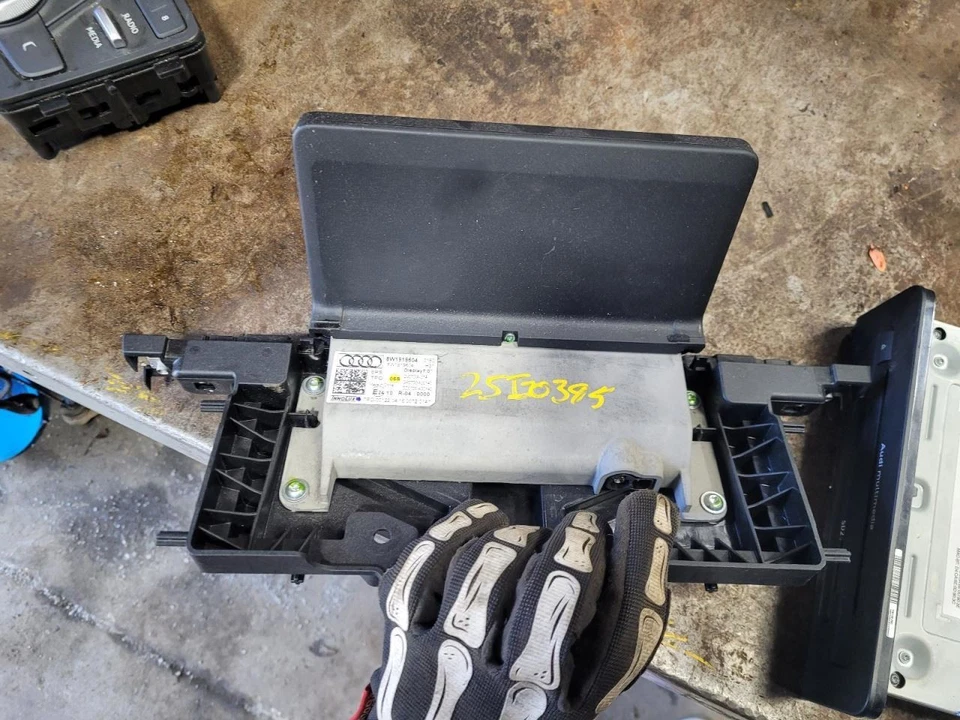 Info-GPS-TV Screen 8.25" Display Opt I8H Fits 17-19 AUDI A4 2009059 - Image 2 of 4