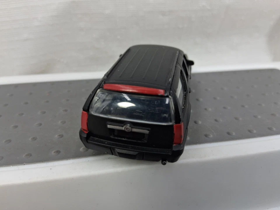 Jada 2007 Cadillac Escalade ESV Flat Black Die Cast 1:64 - Image 4 of 4