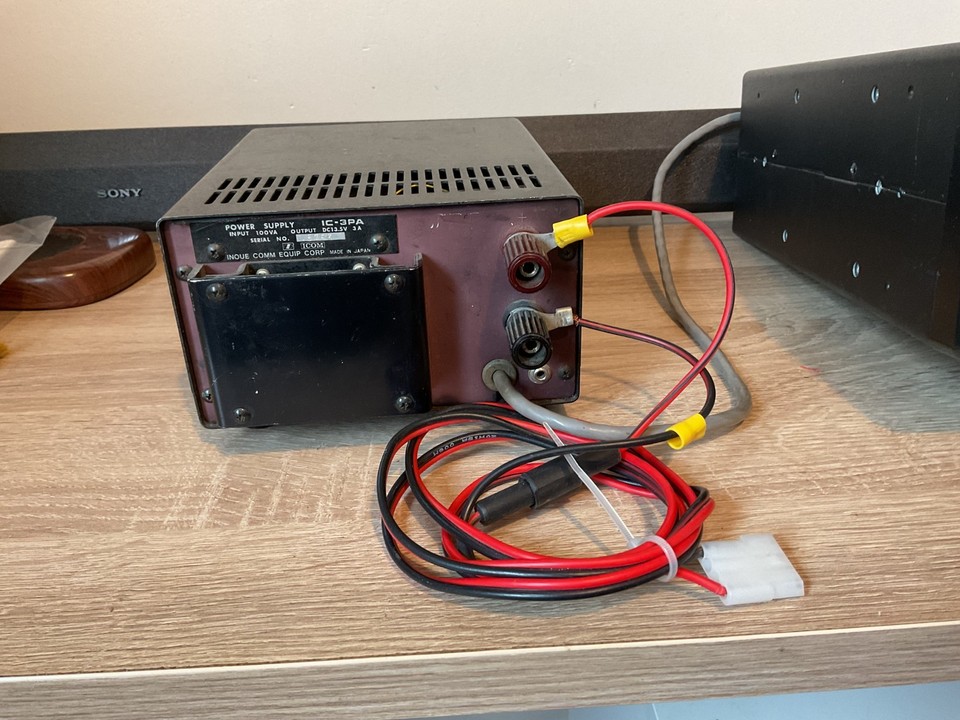 Icom IC-R8500 Professional Wideband Communications Receiver AM/FM/SSB ...