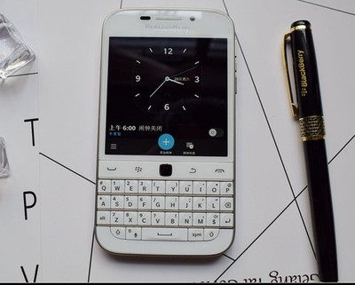 BlackBerry Classic Q20 SQC100-2 16GB UNLOCKED GSM 4G LTE Keyboard
