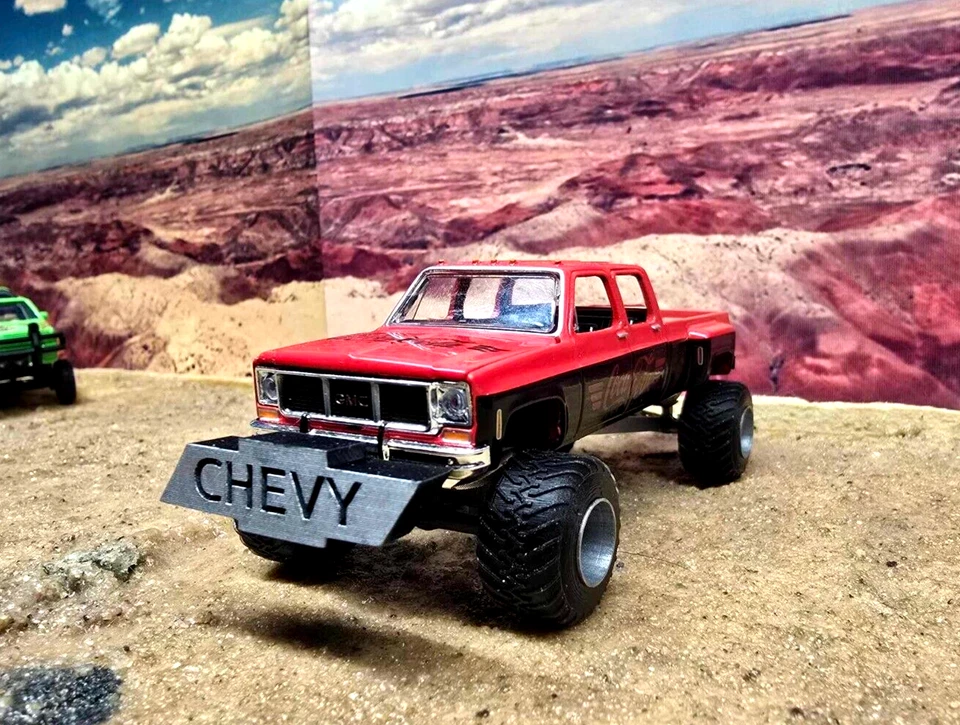 1/64 GMC Sierra 3500 4x4 Pulling Truck Crew Cab CocaCola M2 Machines Greenlight - Image 2 of 4